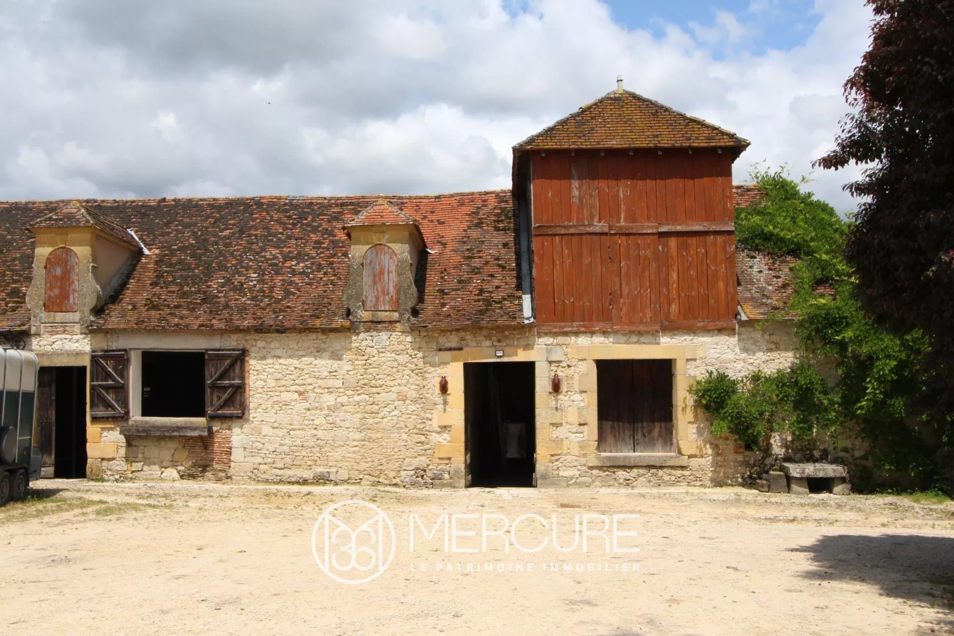 Authentic Castle with Equestrian Facilities and Heated Swimming Pool 5