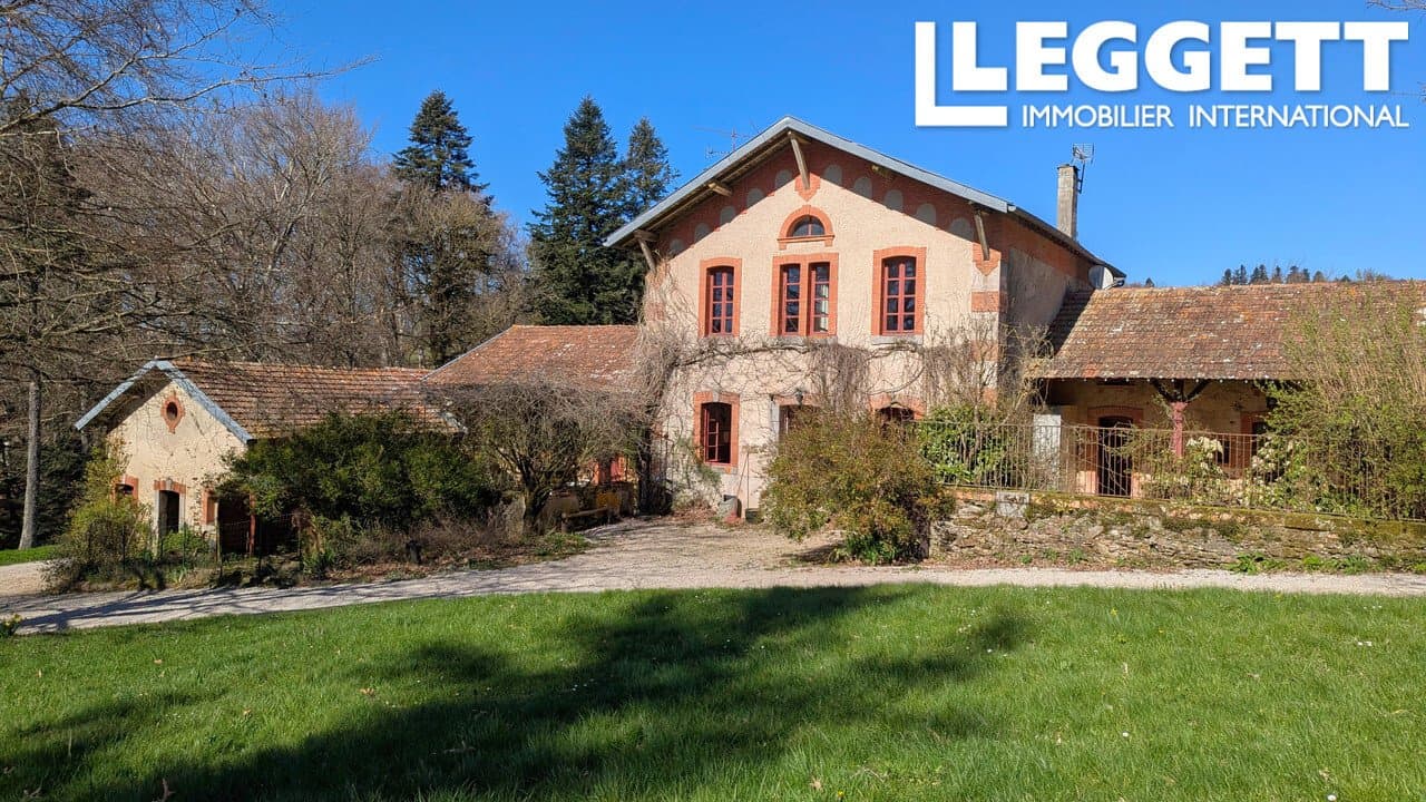 19th Century Country Estate With 11 Bedrooms And Equestrian Potential 5