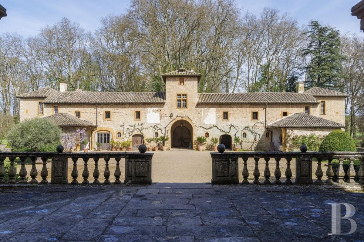 Historic 17th Century Château With 39 Hectares And Unique Features 4