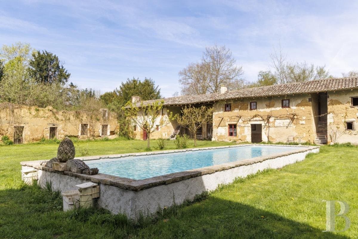 Historic 17th Century Château With 39 Hectares And Unique Features 5
