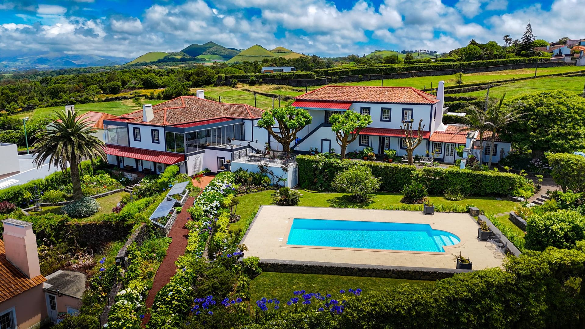 Historic Portuguese Manor House With Ocean Views 2