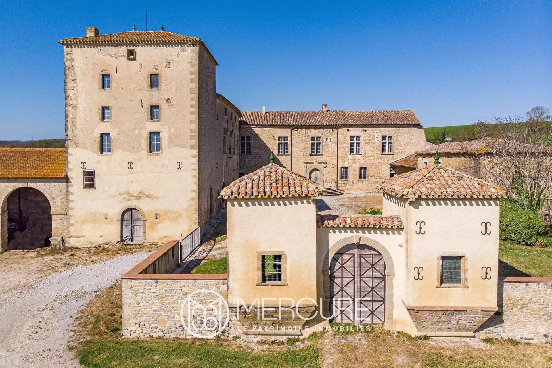 Magnificent 15th Century Château With Heated Indoor Pool 3
