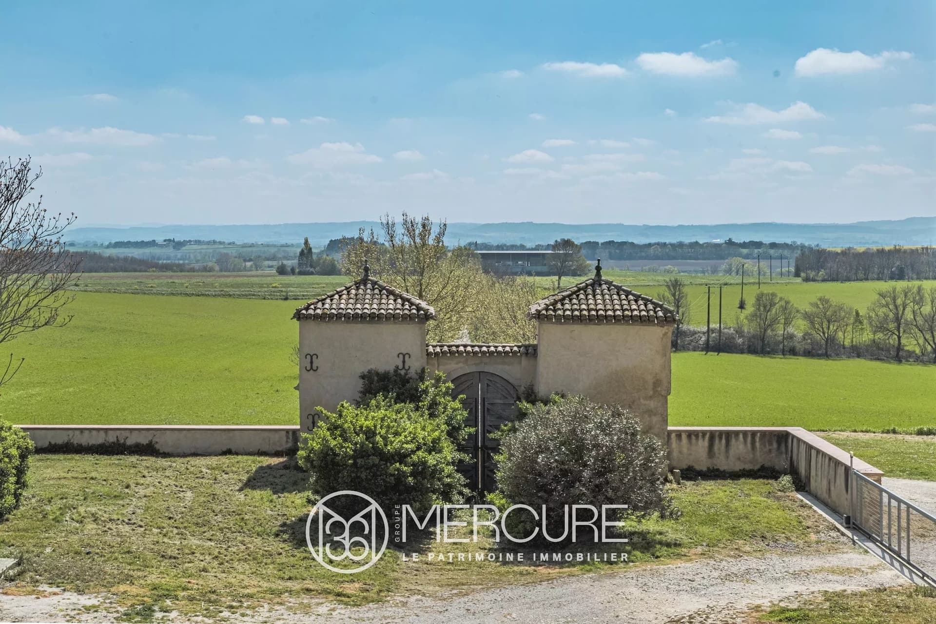 Magnificent 15th Century Château With Heated Indoor Pool 4