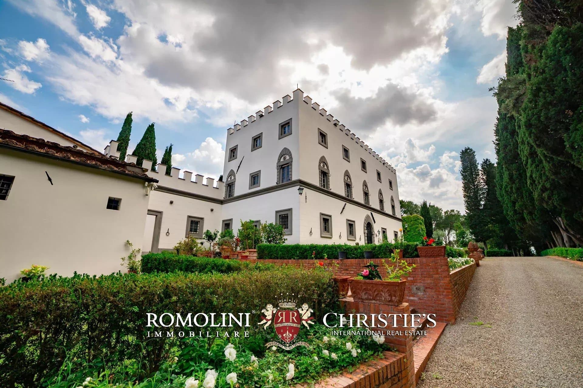 Historic Villa With Vineyard And Olive Grove Near Florence 5