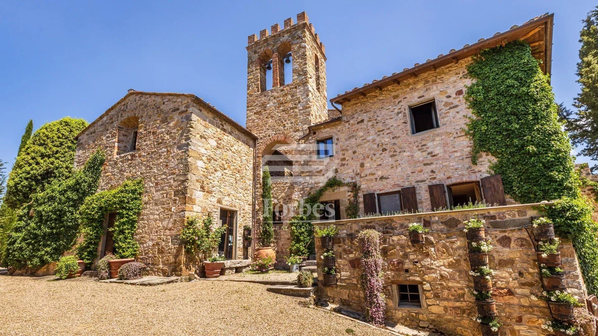 Charming Castle With Panoramic Views In Chianti 3