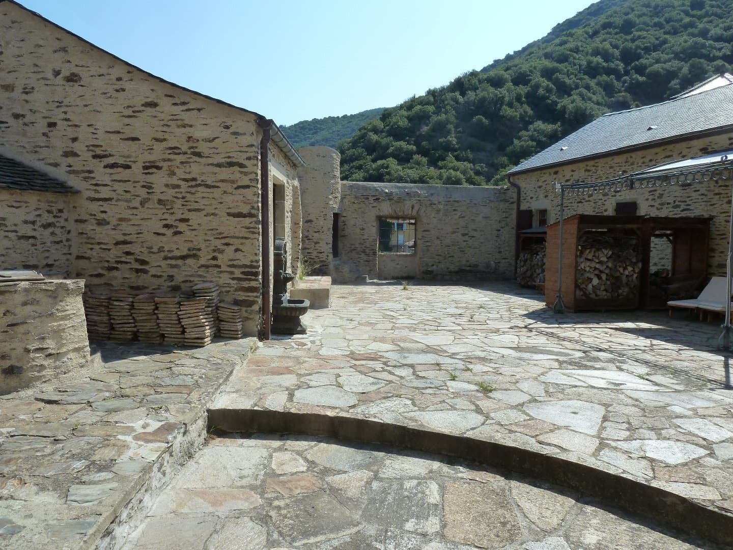 Exceptional Château With 9 Bedrooms And Stunning Mountain Views 4