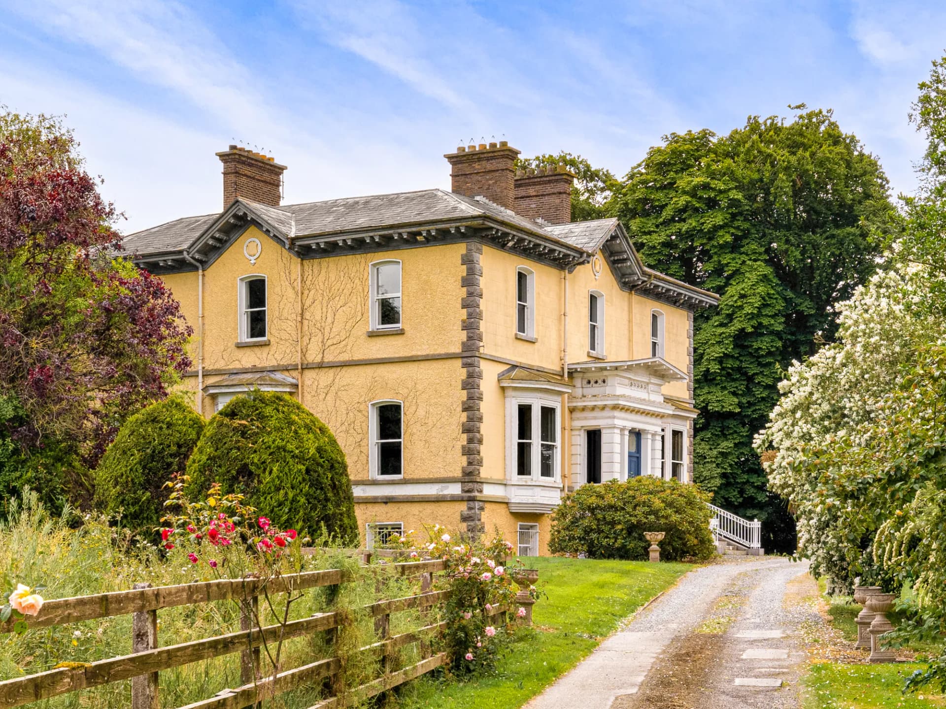 Elegant Late Georgian Country Residence with Pool and Walled Garden 2
