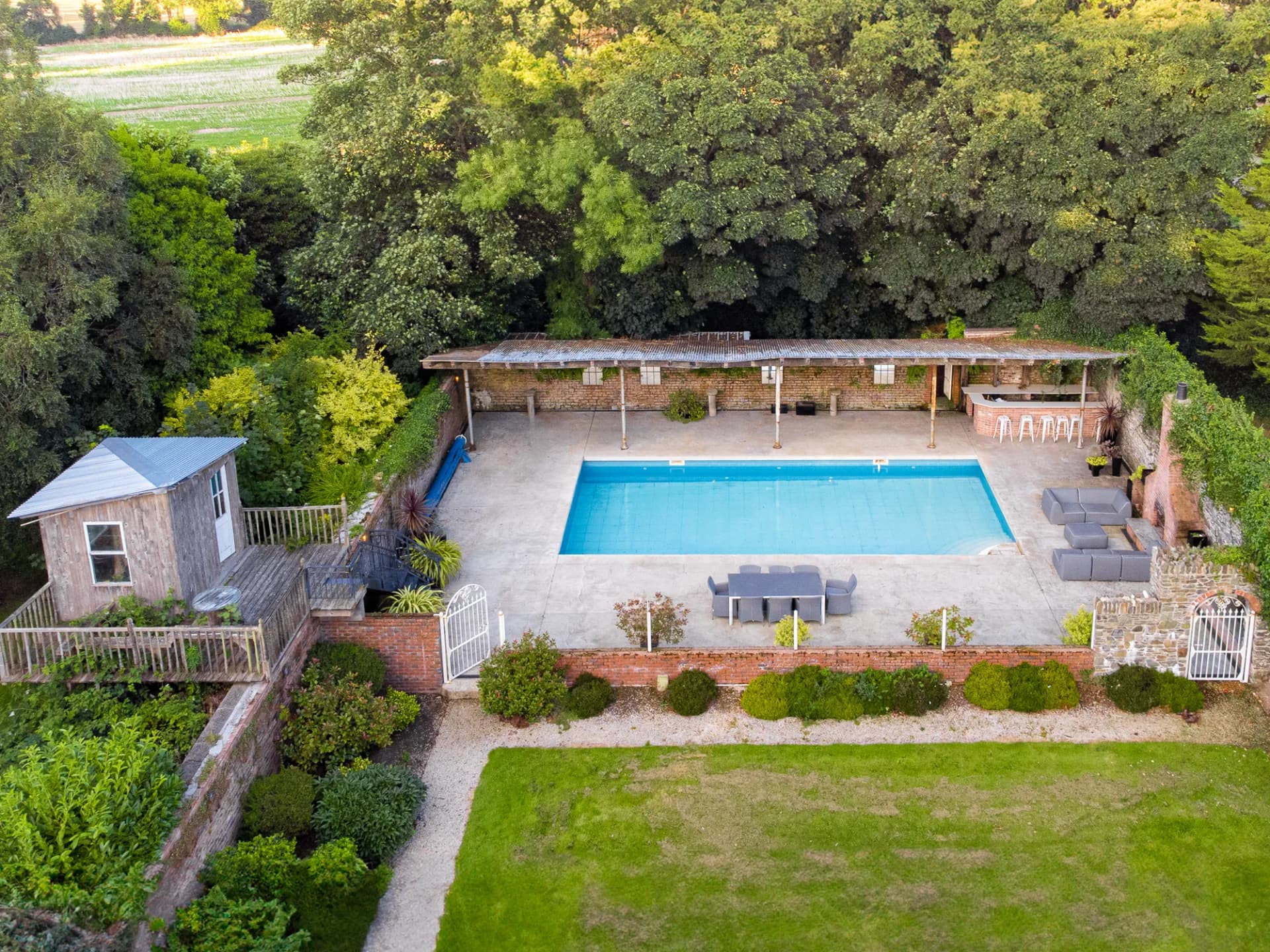 Elegant Late Georgian Country Residence with Pool and Walled Garden 5