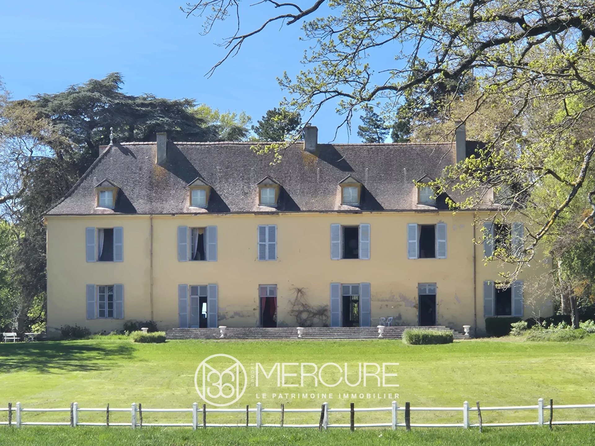 Elegant 17th Century Château With 48 Hectares And Seventeen Bedrooms 2