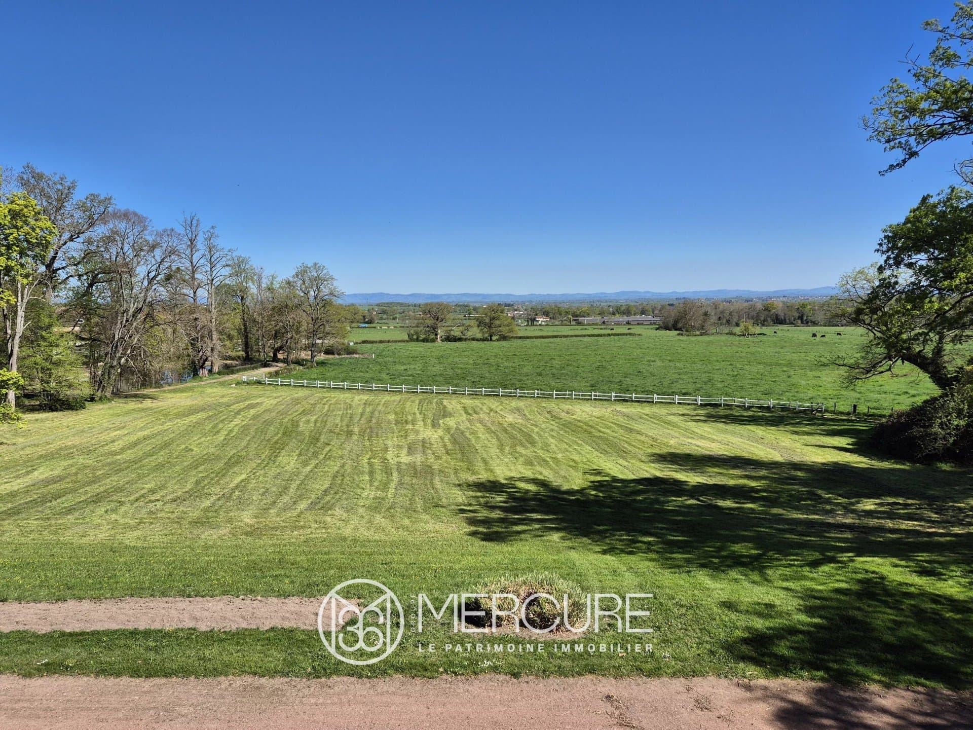 Elegant 17th Century Château With 48 Hectares And Seventeen Bedrooms 5