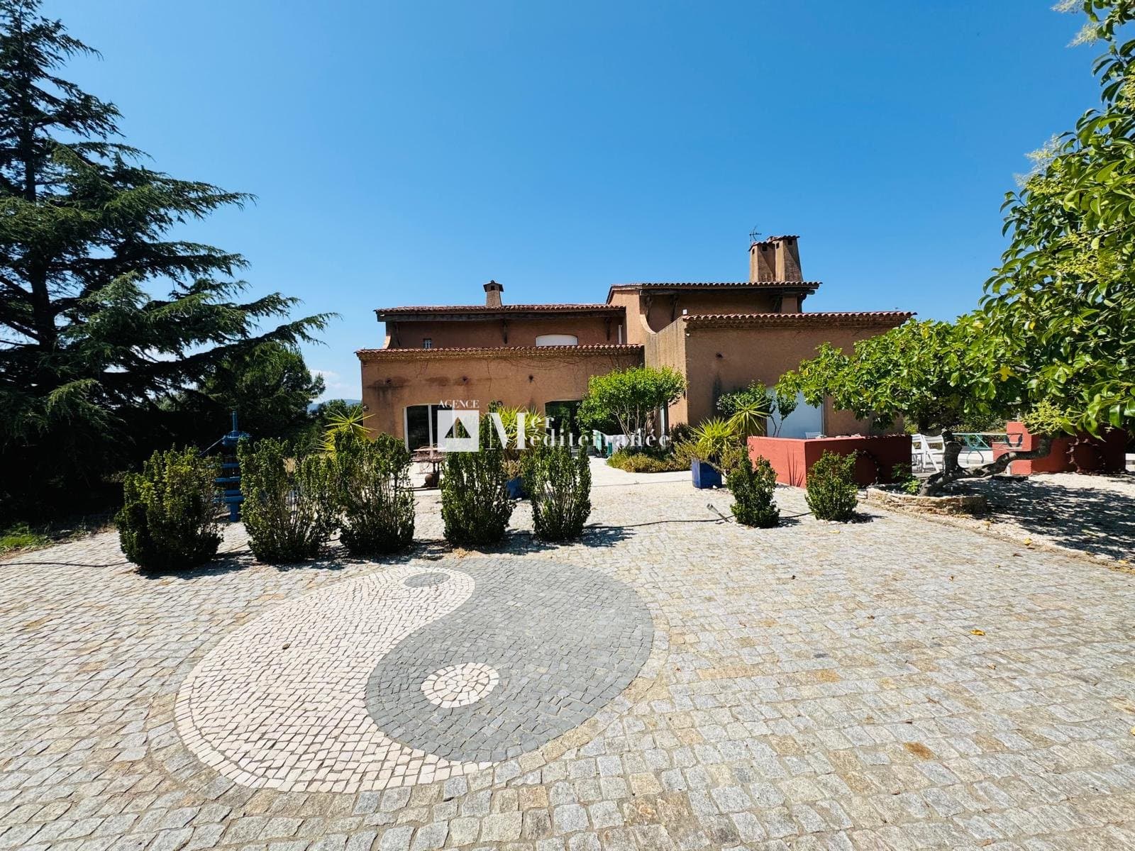 Spacious Country House With Swimming Pool And Outbuildings In Nature — in Var, Provence-Alpes-Côte d'Azur
