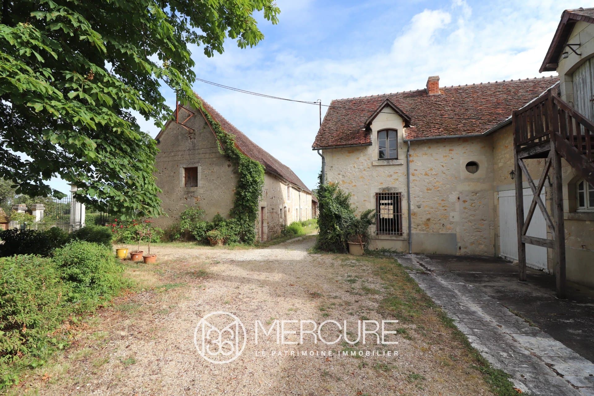 Historic Château Overlooking the Creuse Valley with Guesthouses and Chapel 4