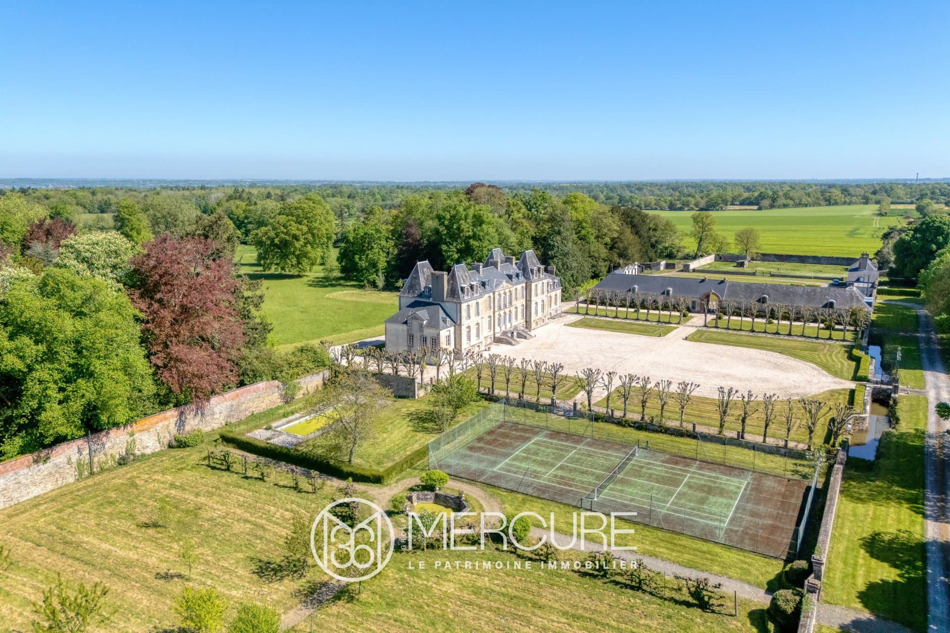 Elegant 18th Century Château With English-style Park And Tennis Court 5