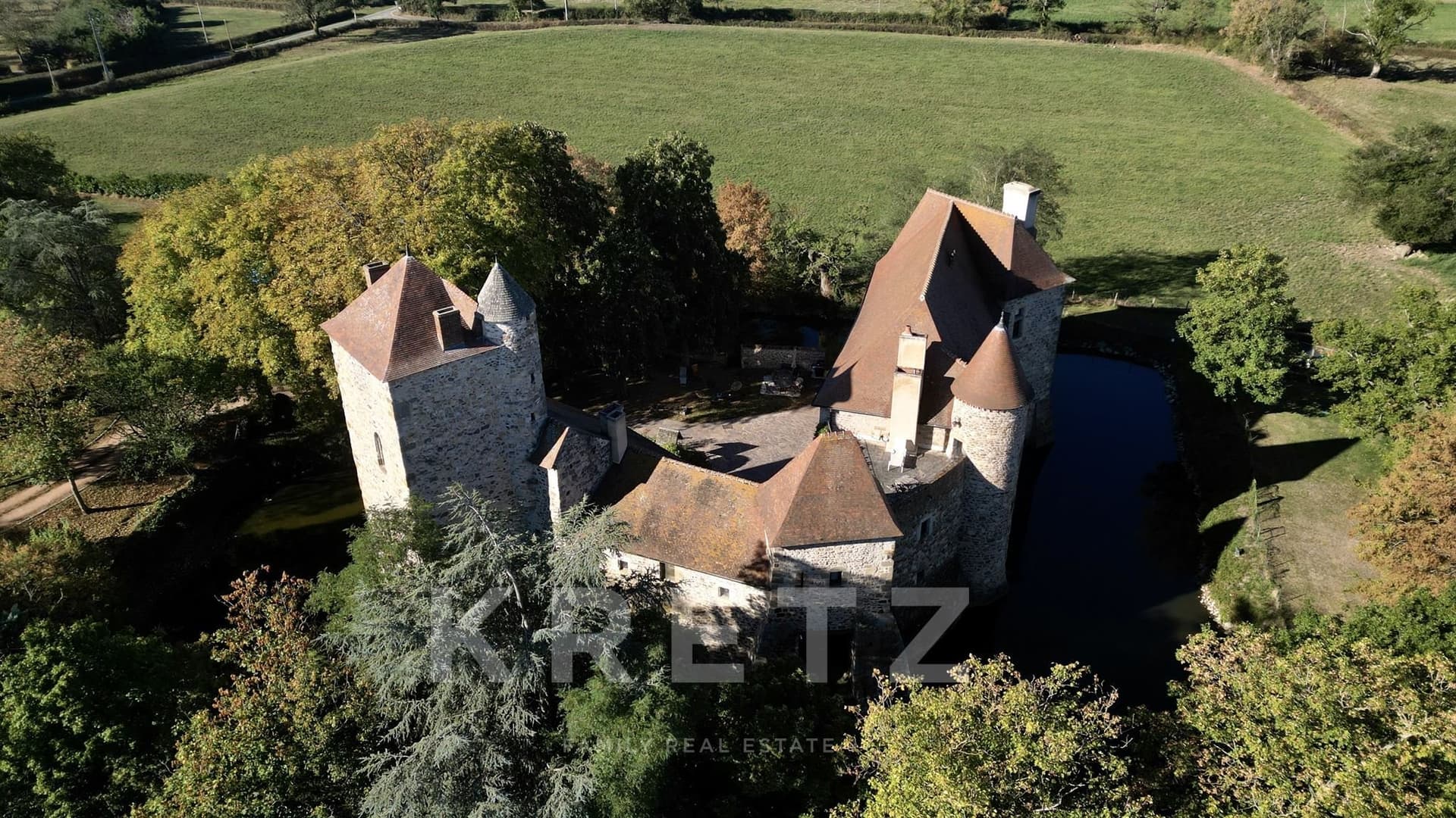 Historic Castle with Moat and Swimming Pool in Bourbonnais 2