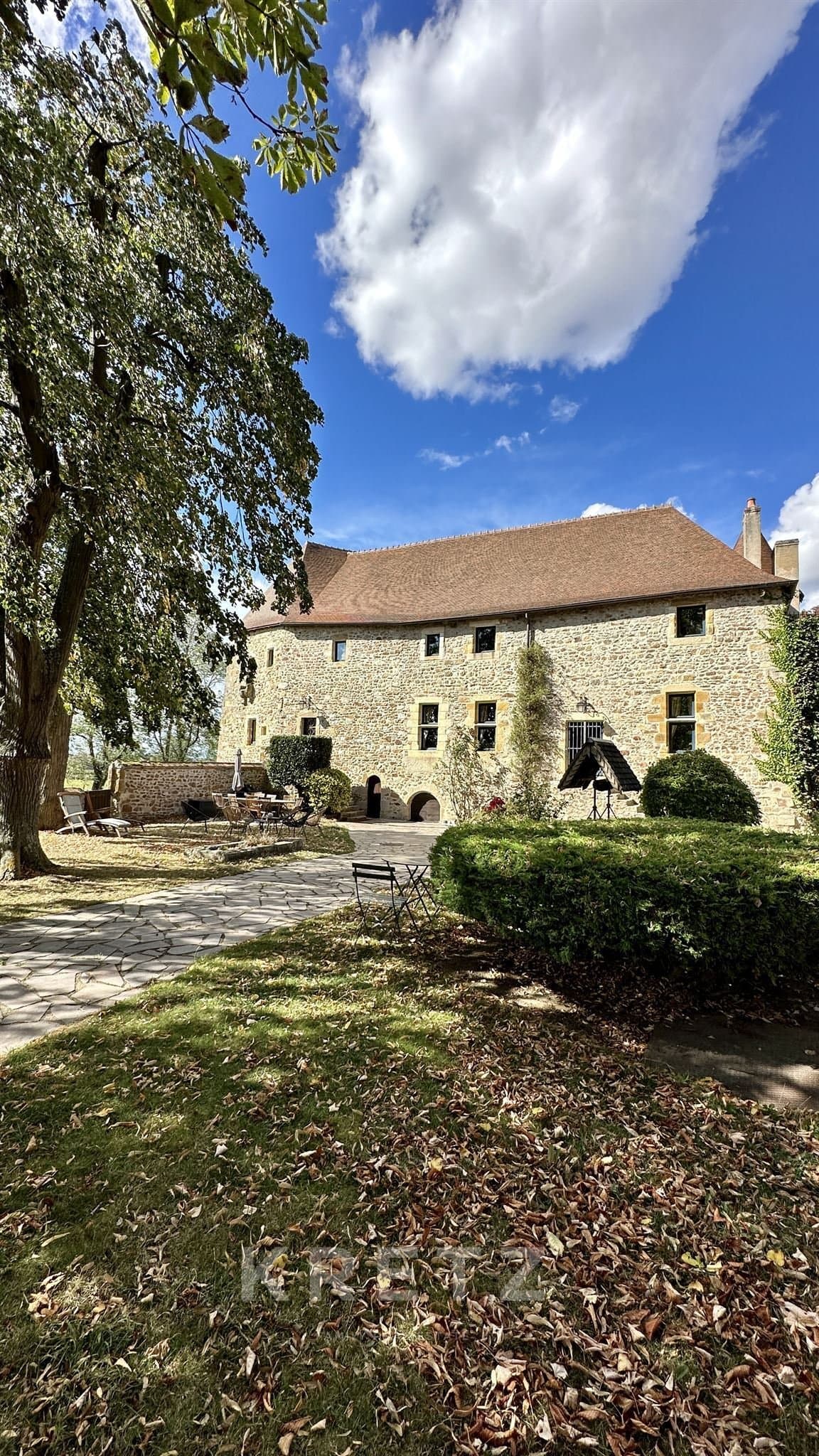 Historic Castle with Moat and Swimming Pool in Bourbonnais 4