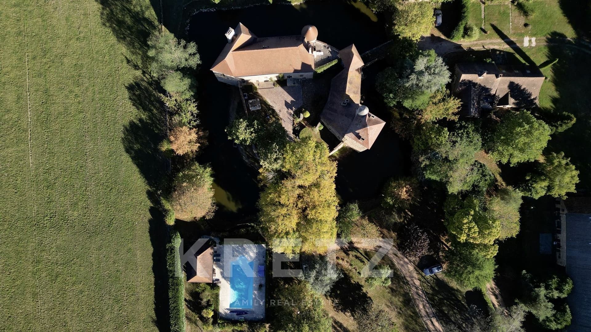 Historic Castle with Moat and Swimming Pool in Bourbonnais 3
