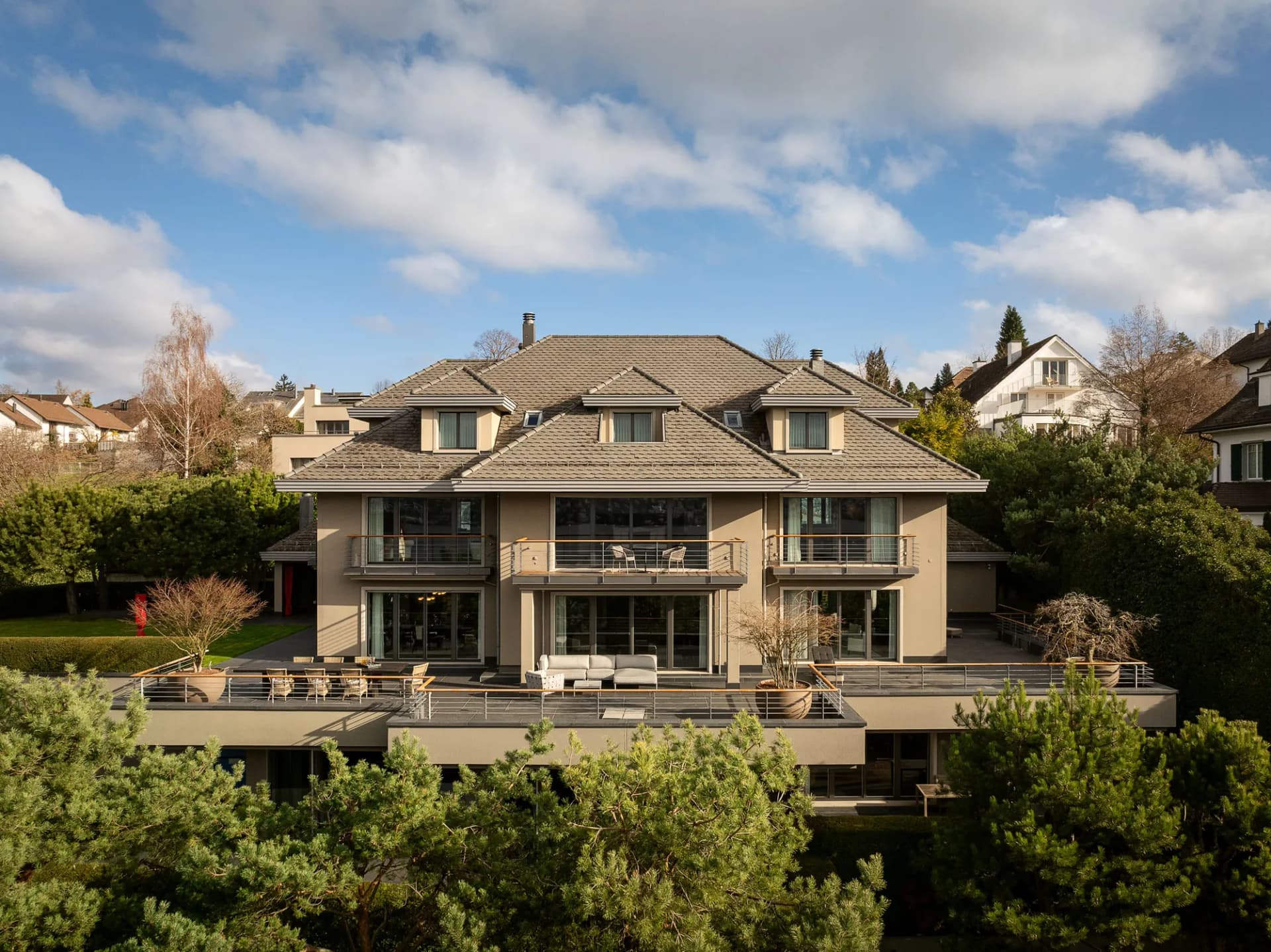 Exclusive Real Estate Services in Zurich 4