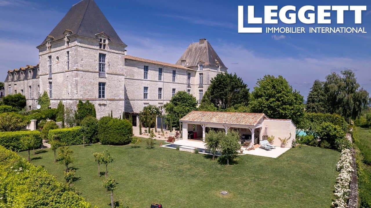 Elegant 16th Century Château Wing With Landscaped Gardens And Swimming Pool 3