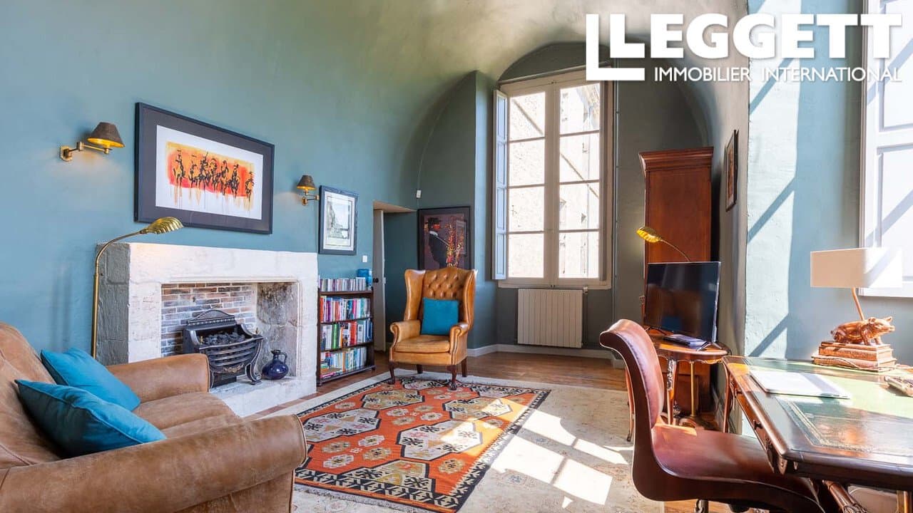 Elegant 16th Century Château Wing With Landscaped Gardens And Swimming Pool 5