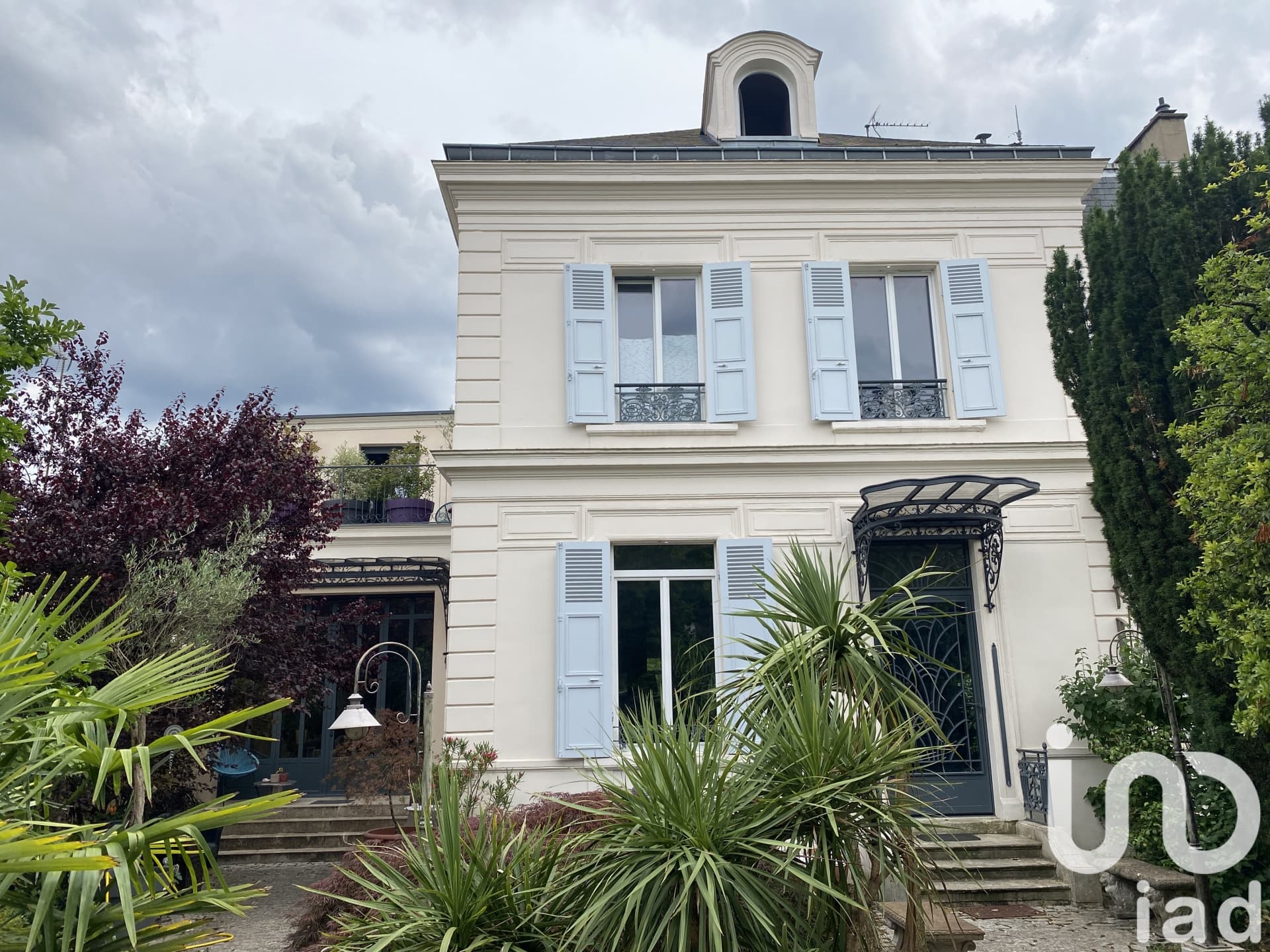 Charming 19th Century Castle with 9 Bedrooms — in Essonne, Île-de-France