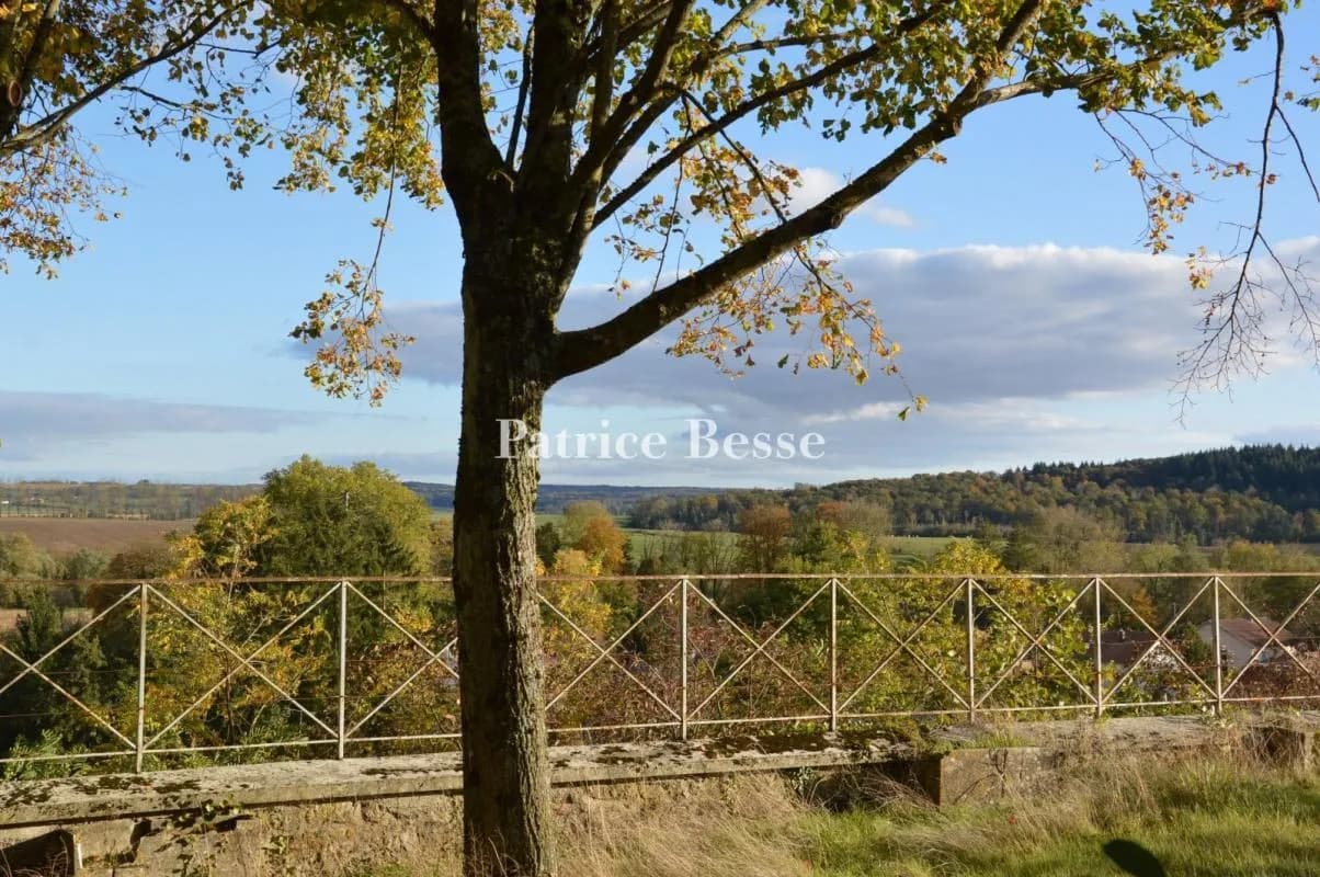 Historic Castle With Outbuildings In 7 Hectares Of Parklands 2