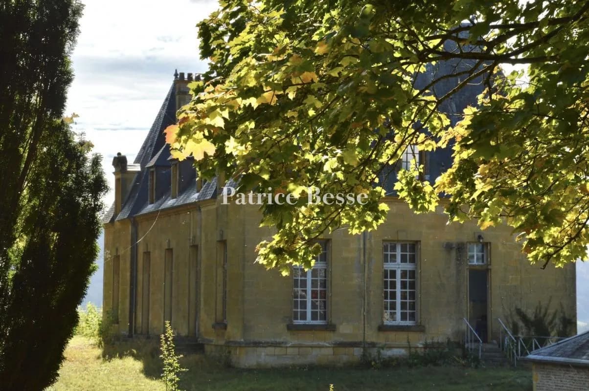 Historic Castle With Outbuildings In 7 Hectares Of Parklands 4