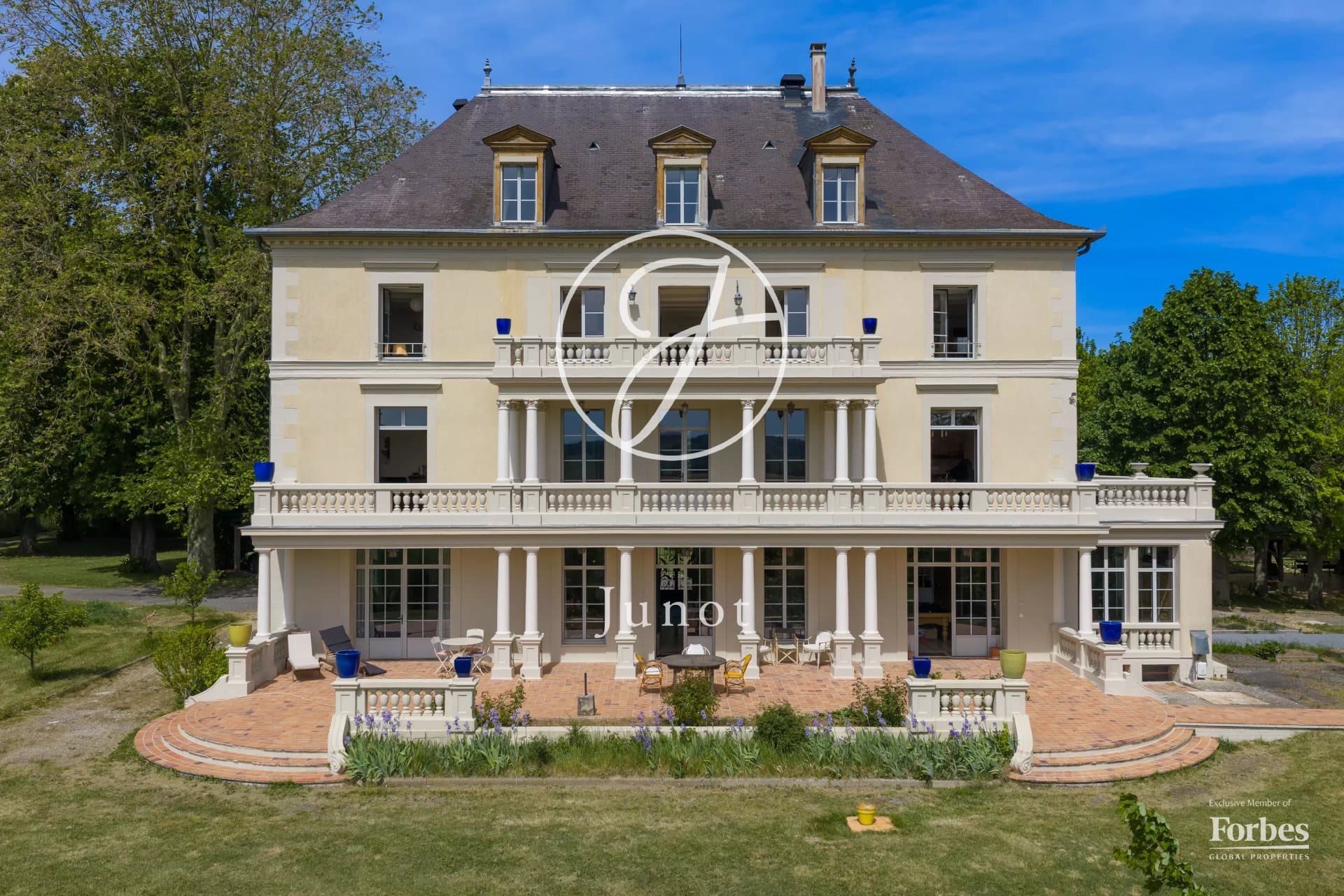 Imposing 19th Century Castle With Reception Hall And Unobstructed Views 2