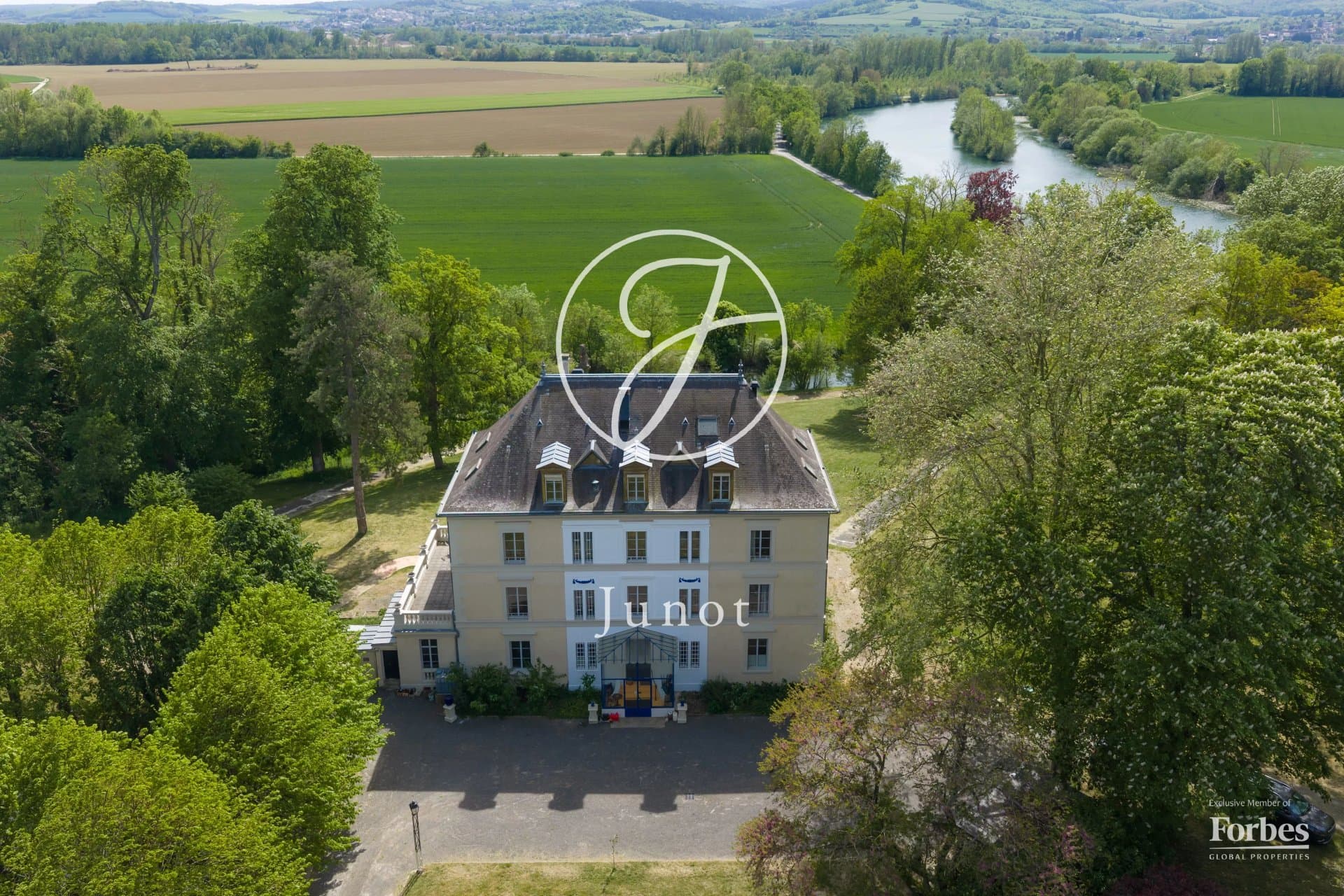 Imposing 19th Century Castle With Reception Hall And Unobstructed Views 5