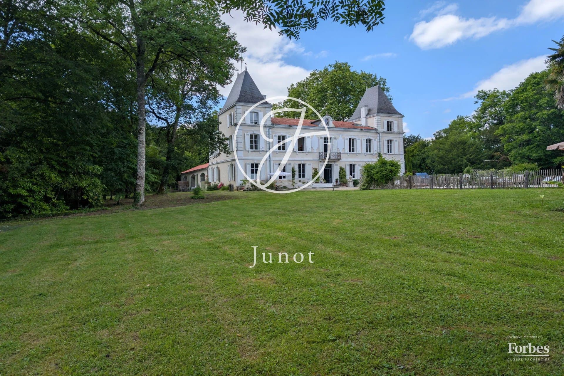 19th Century Château with Pool and Extensive Grounds — Château for sale in France