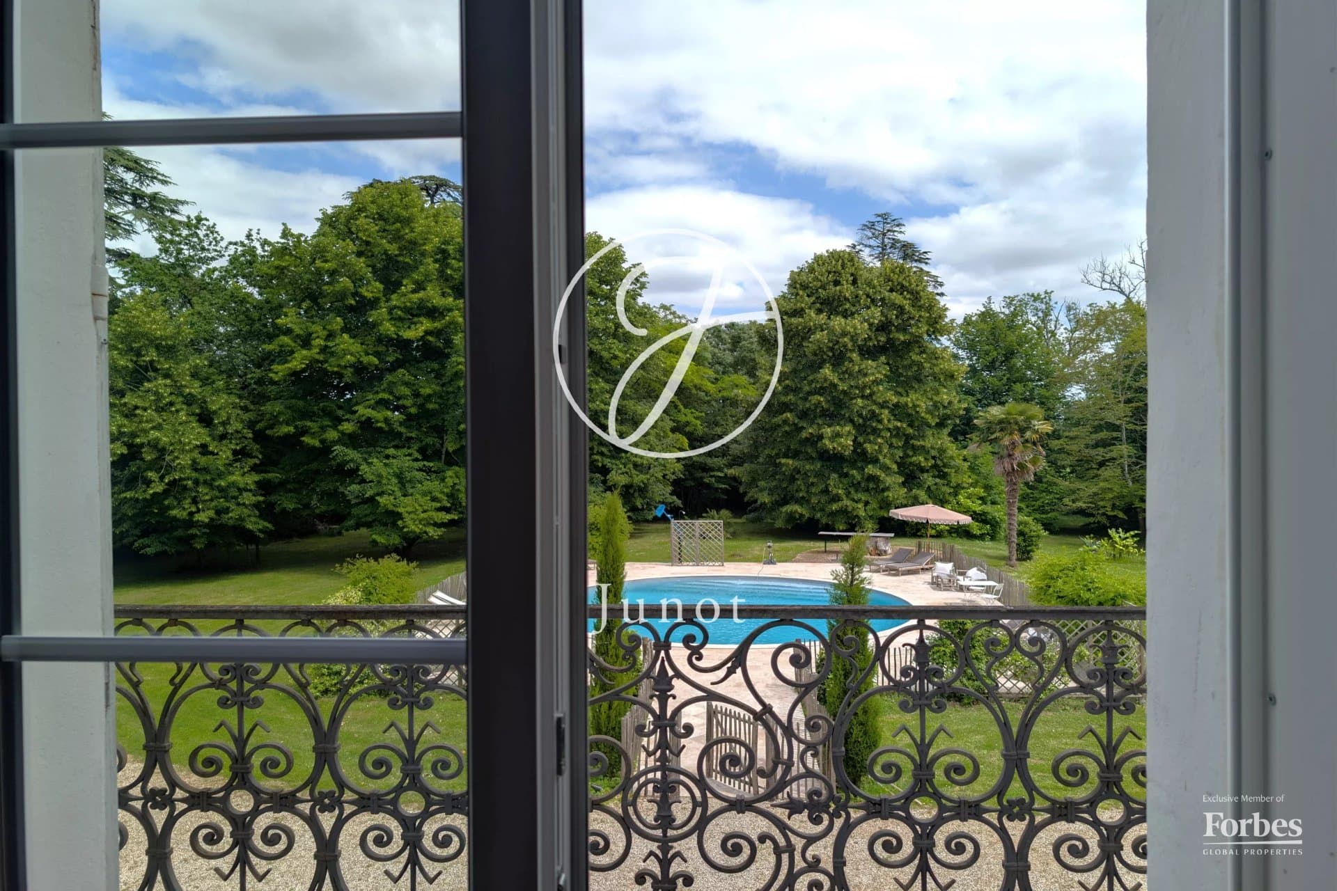 19th Century Château with Pool and Extensive Grounds 4