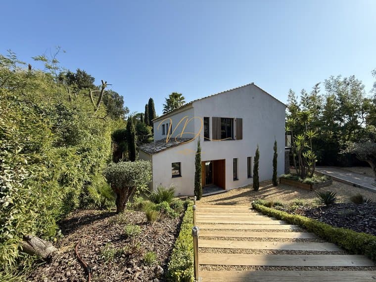 High-End Private Estate Steps From Gigaro Beach