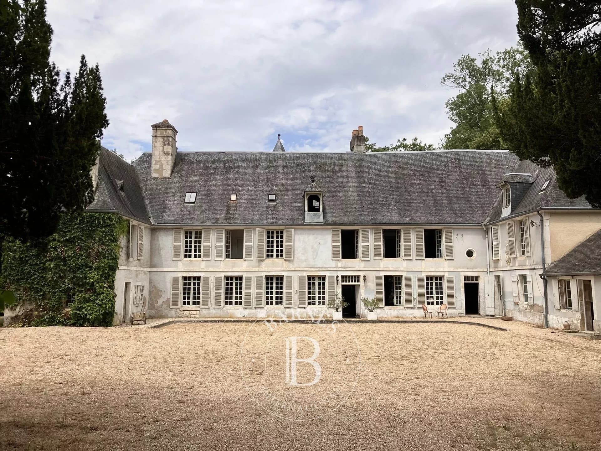 Exclusive Manor House With Garden And Outbuildings Near Bourges 3