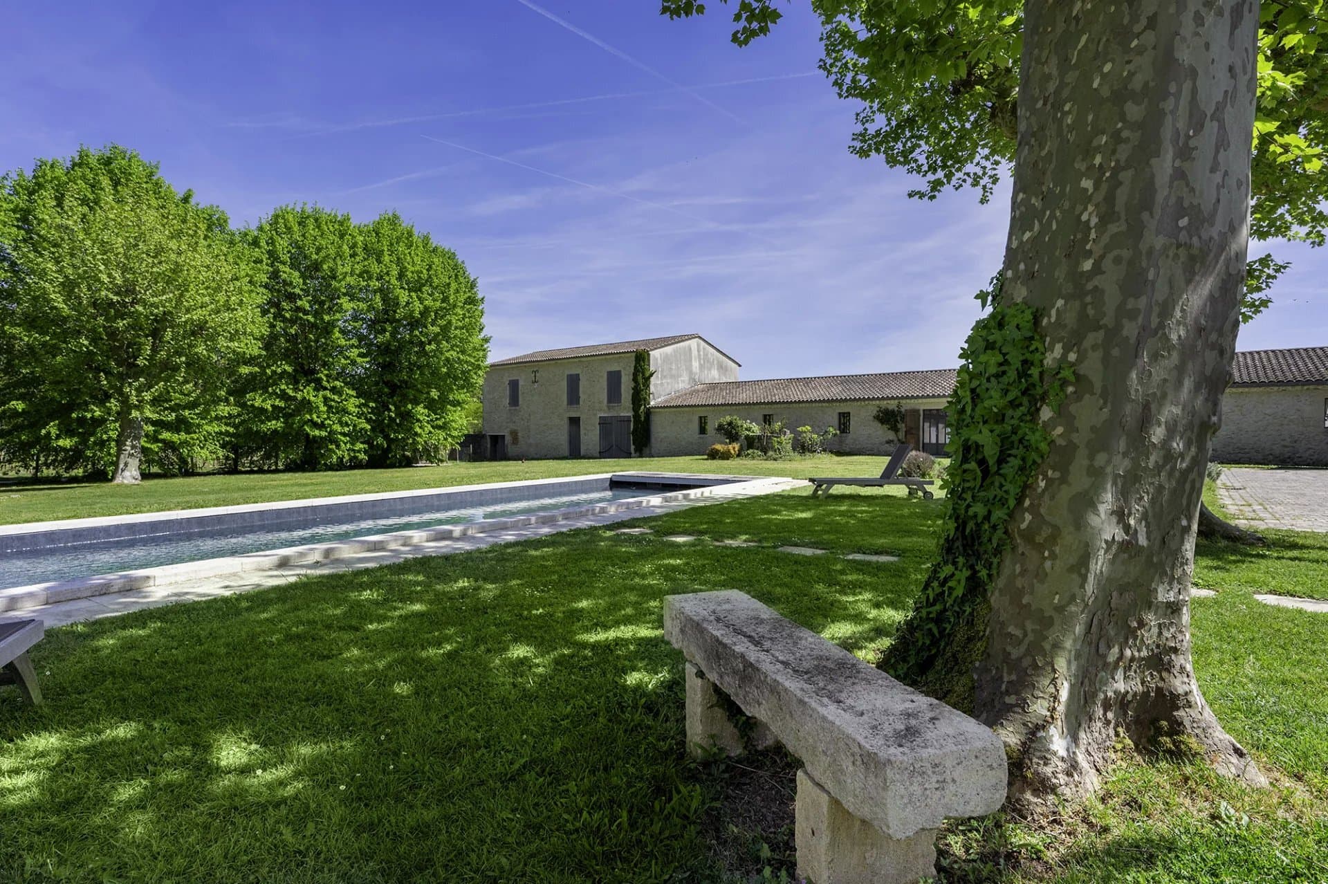 Exceptional 18th Century Château With Vineyard And Versatile Estate 2