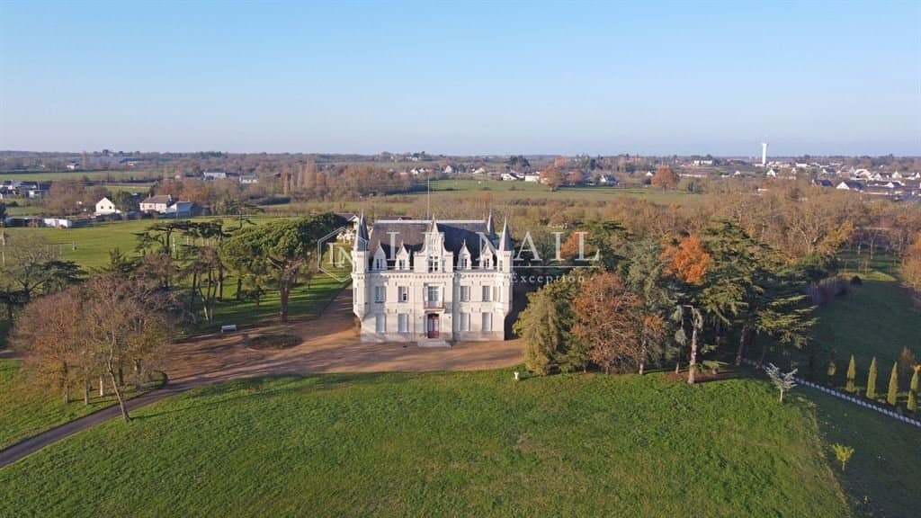 Elegant 19th Century Château Overlooking The Loire River 4