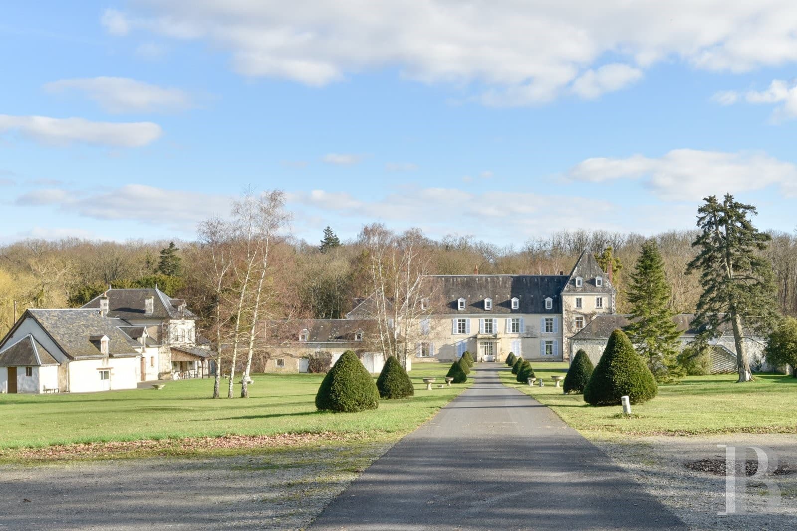 19th Century Château With Lake And Heated Swimming Pool