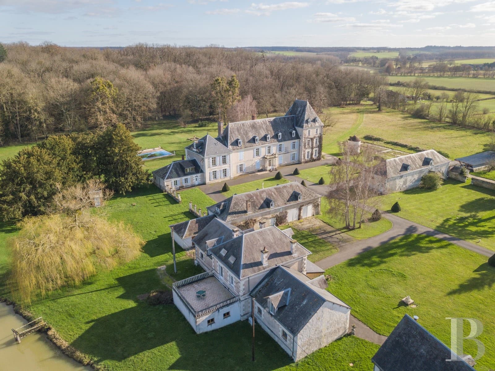 19th Century Château With Lake And Heated Swimming Pool 3