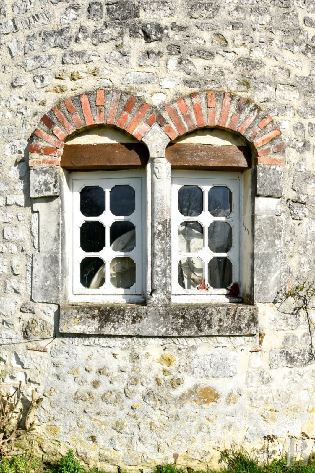 19th Century Château With Lake And Heated Swimming Pool 5