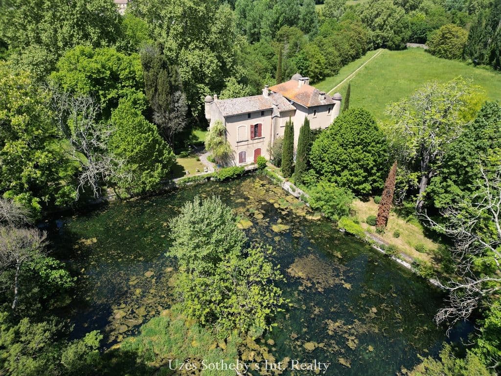 Historic Castle with 5 Bedrooms and 10 Acres in Uzès — in Uzès, France