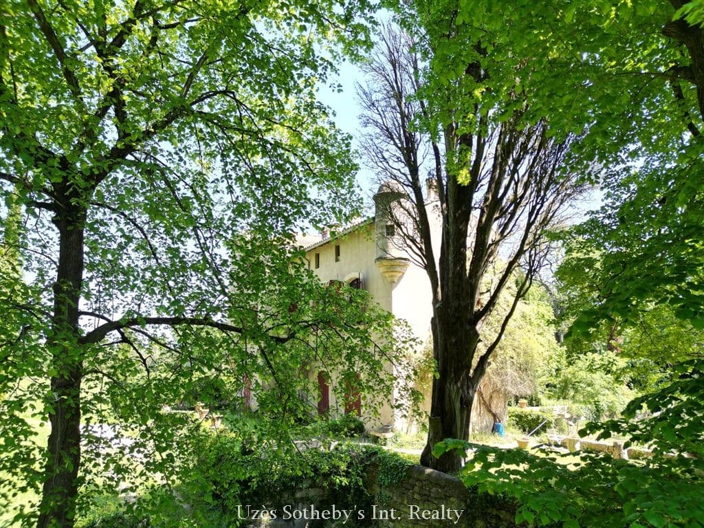 Historic Castle with 5 Bedrooms and 10 Acres in Uzès 2
