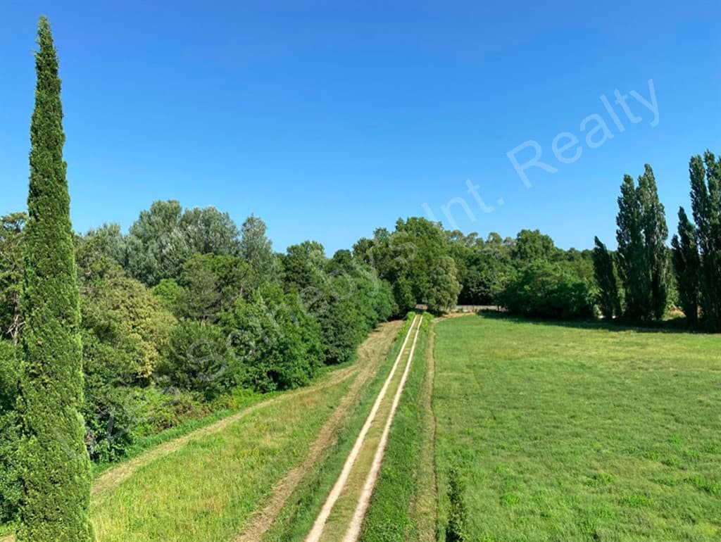 Historic Castle with 5 Bedrooms and 10 Acres in Uzès 5