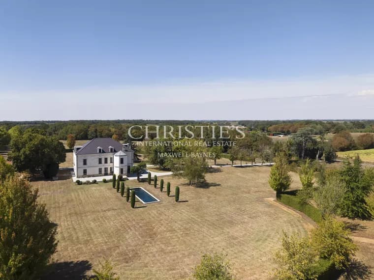 Elegant 19th Century Estate With Three Properties and Swimming Pools 4