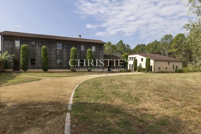 Elegant 19th Century Estate With Three Properties and Swimming Pools 5