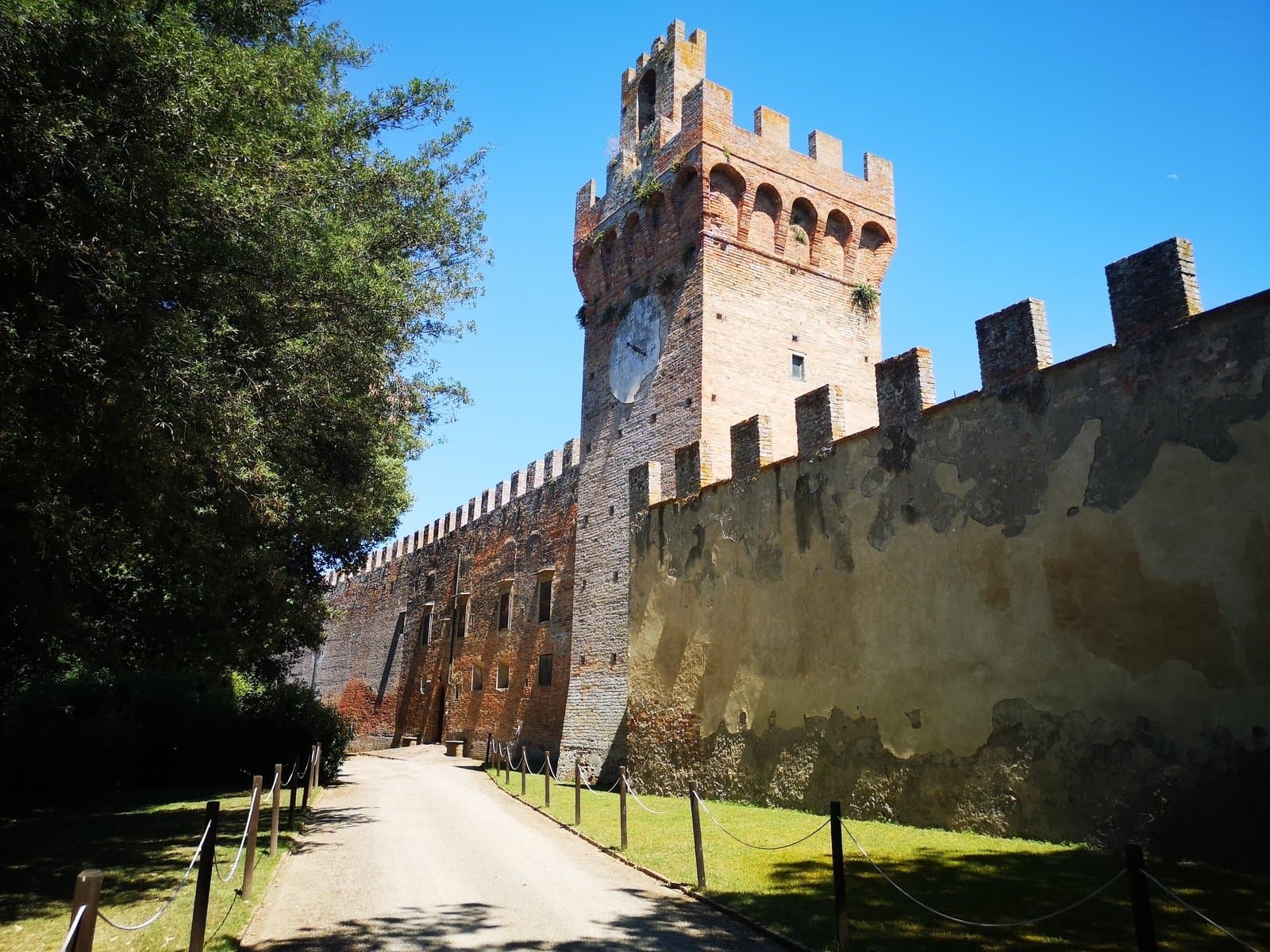 Castello Molineto: A Historic Tuscan Castle Estate With Extensive Land 5