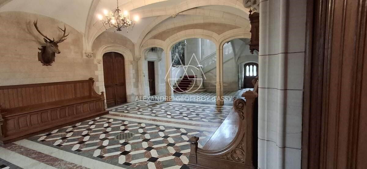 Impressive Castle with 24 Bedrooms and Swimming Pool 4