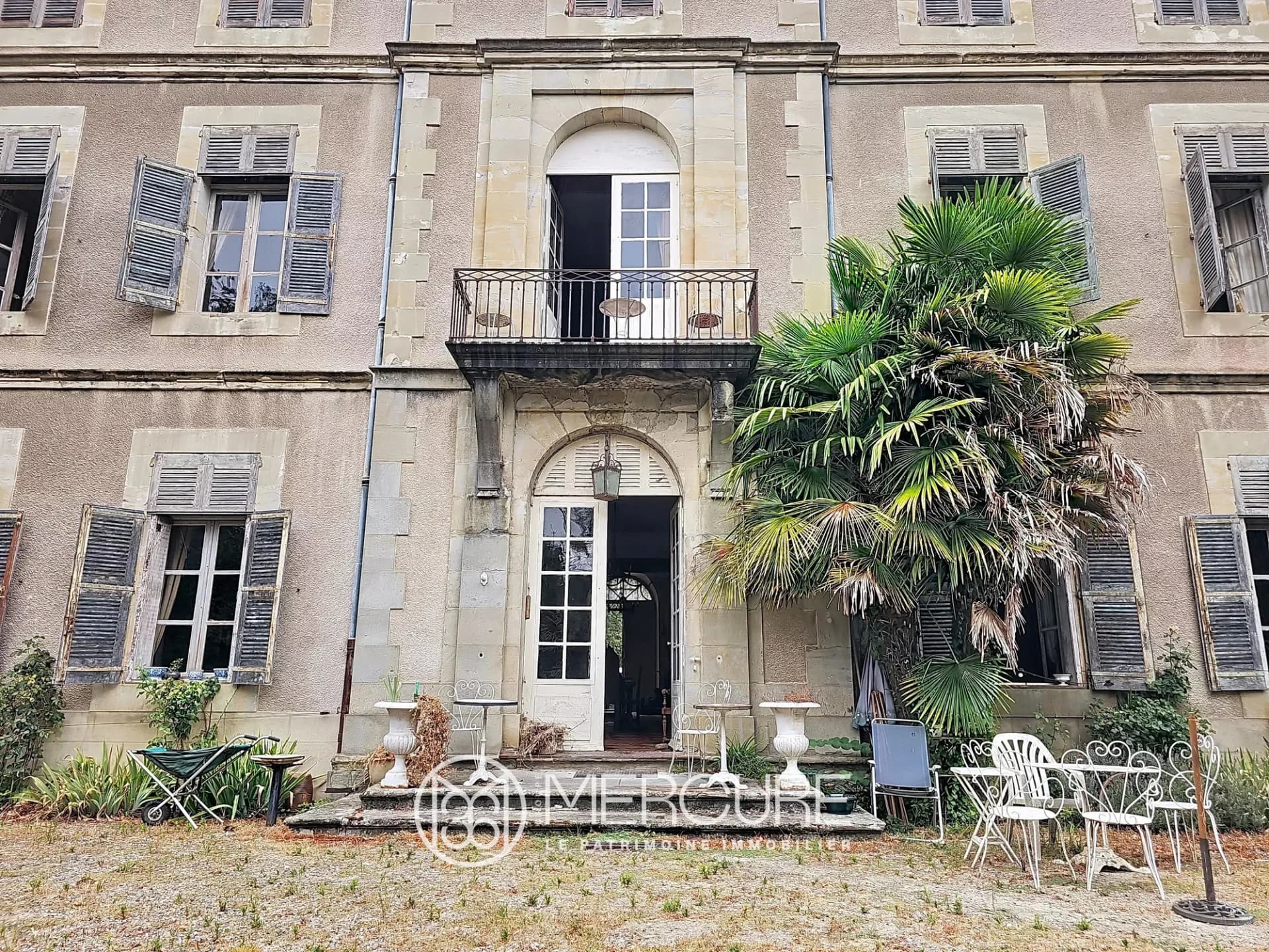 Elegant 18th Century Château Overlooking The Canal Du Midi — Château for sale in Occitanie, France