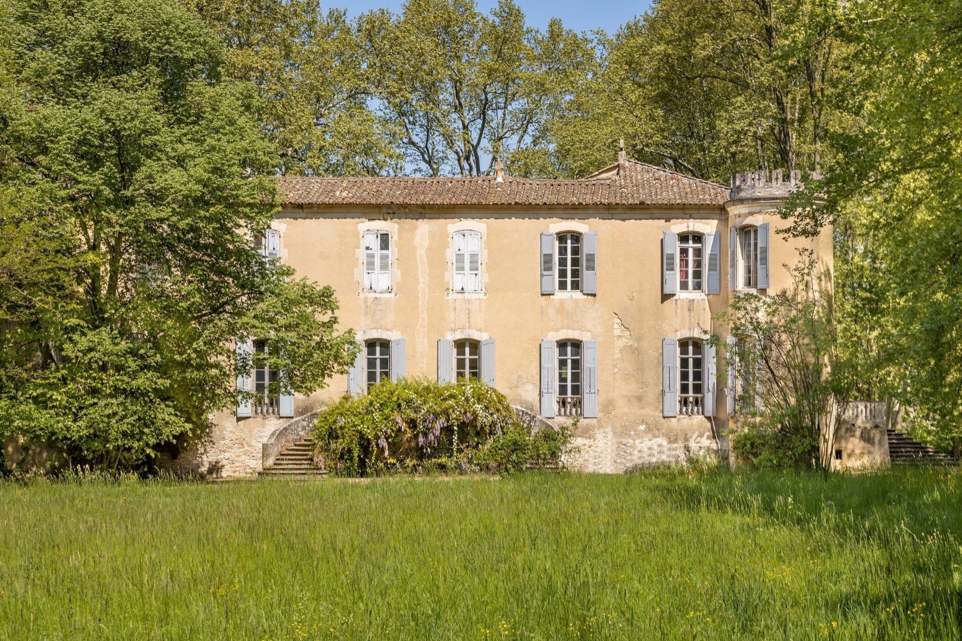 Authentic Château to Renovate in the Heart of Côtes du Rhône 3