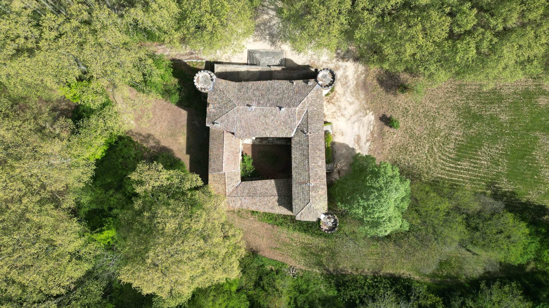 Authentic Château to Renovate in the Heart of Côtes du Rhône 4