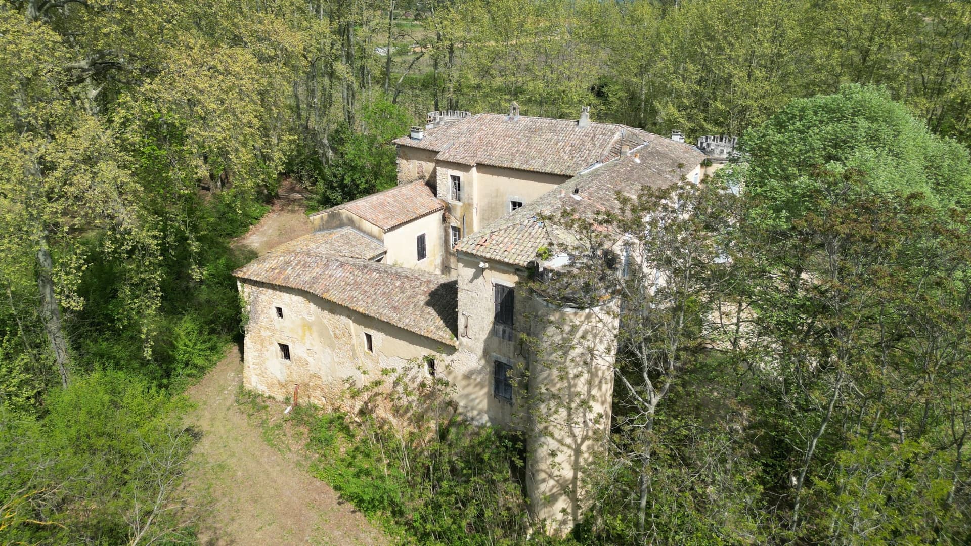Authentic Château to Renovate in the Heart of Côtes du Rhône 5