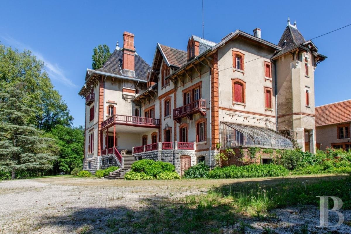 Art Nouveau Villa With Equestrian Outbuildings Set In 4.5 Hectares 3