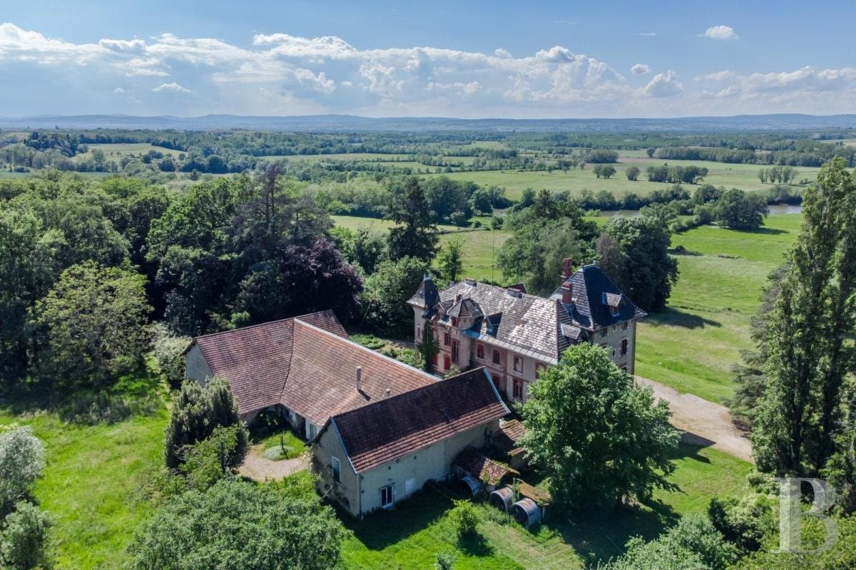 Art Nouveau Villa With Equestrian Outbuildings Set In 4.5 Hectares 4